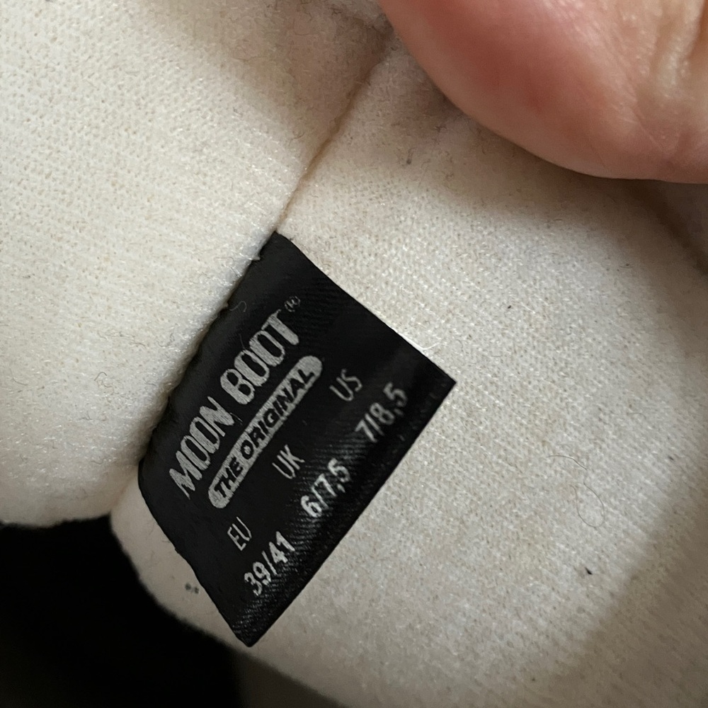 MOON BOOT Classic Black and White Snow Boots sz 7/8.5 - Picture 7 of 8